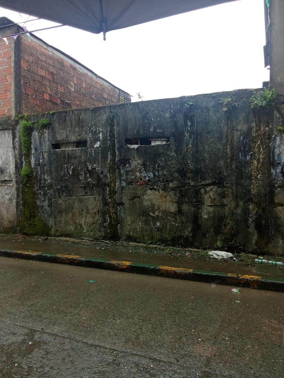 Muro antes del mural — Comité Pampalinda