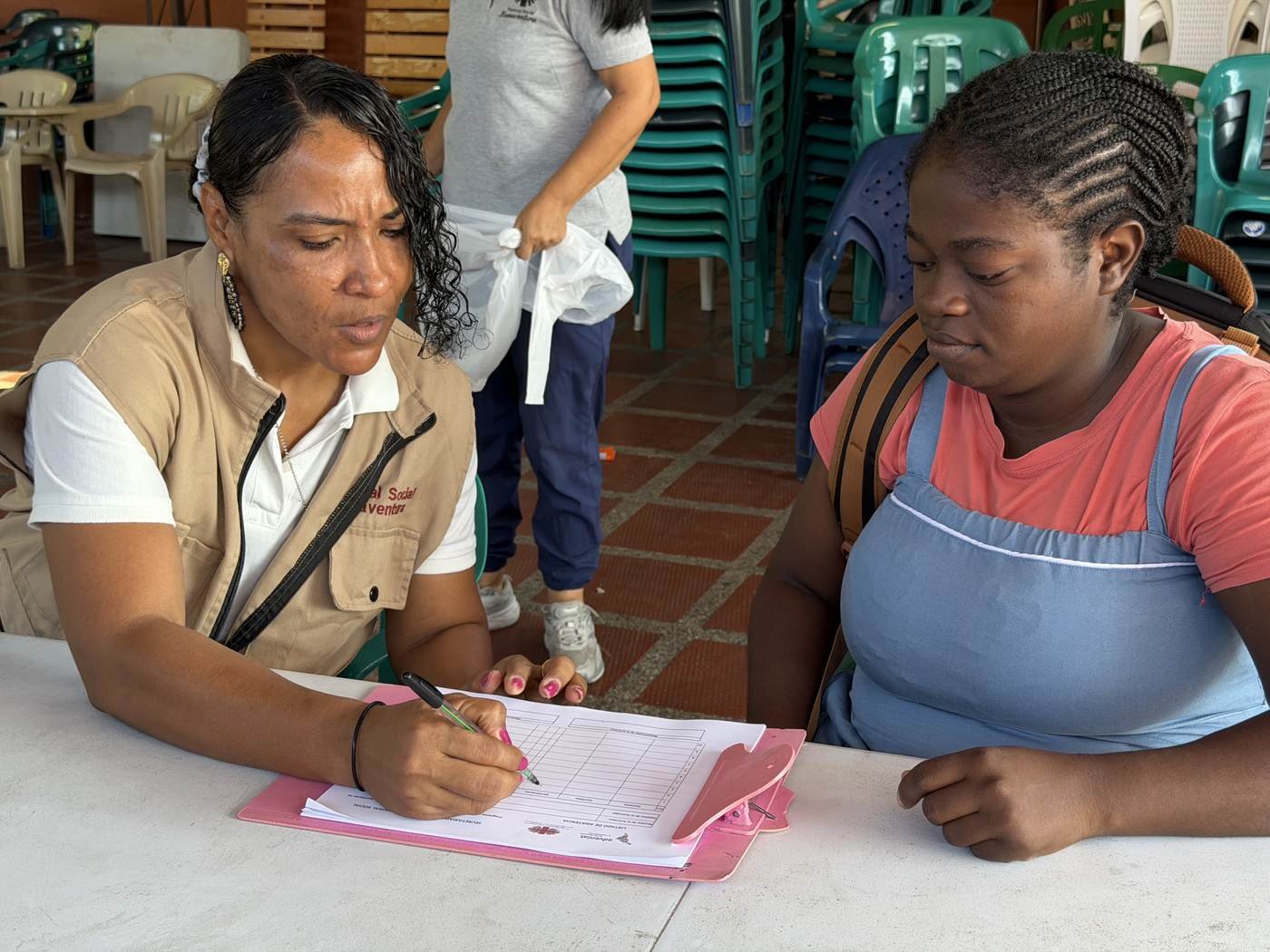 Acompañamiento a familias en el acceso a ayuda económica humanitaria