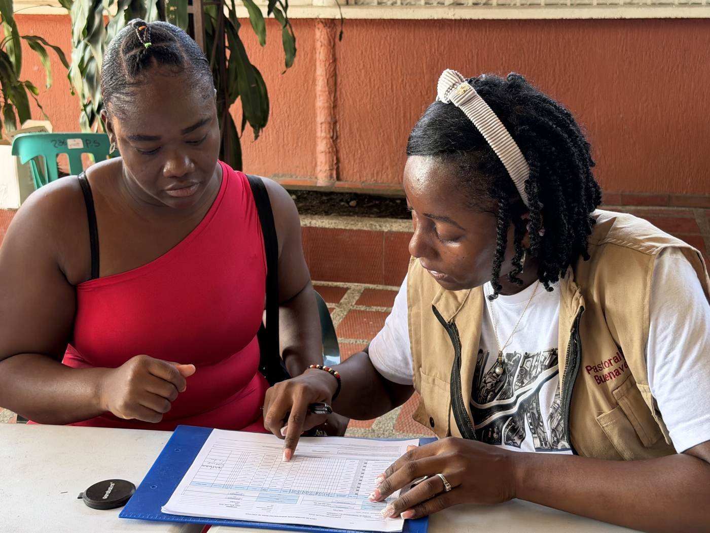 Acompañamiento a familias en el acceso a ayuda económica humanitaria